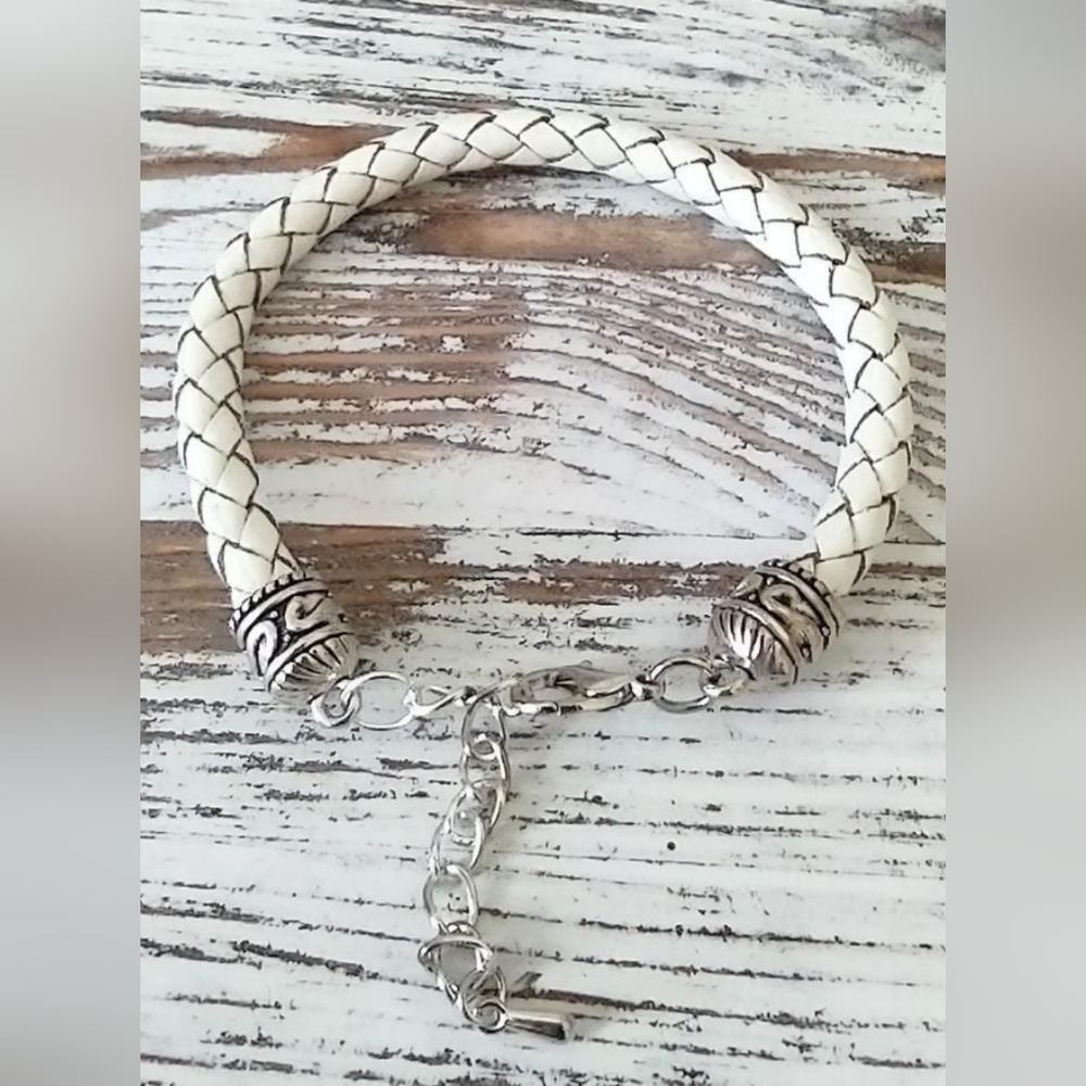 Handcrafted Leather Bracelet,  Adjustable and Elegance for Any Style.